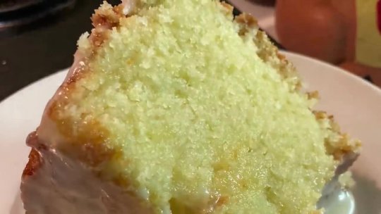 OLD SCHOOL PINEAPPLE ???? POUND CAKE ???? (FRIDAY NIGHT CAKE OF THE WEEK SEGMENT