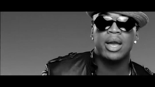 A  Ne Yo  She Got Her Own ft. Jamie Foxx,